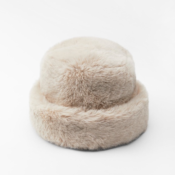 ZARA FAUX FUR HAT - Picture 2 of 6